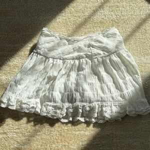 Chic White Ruffled Mini Skirt